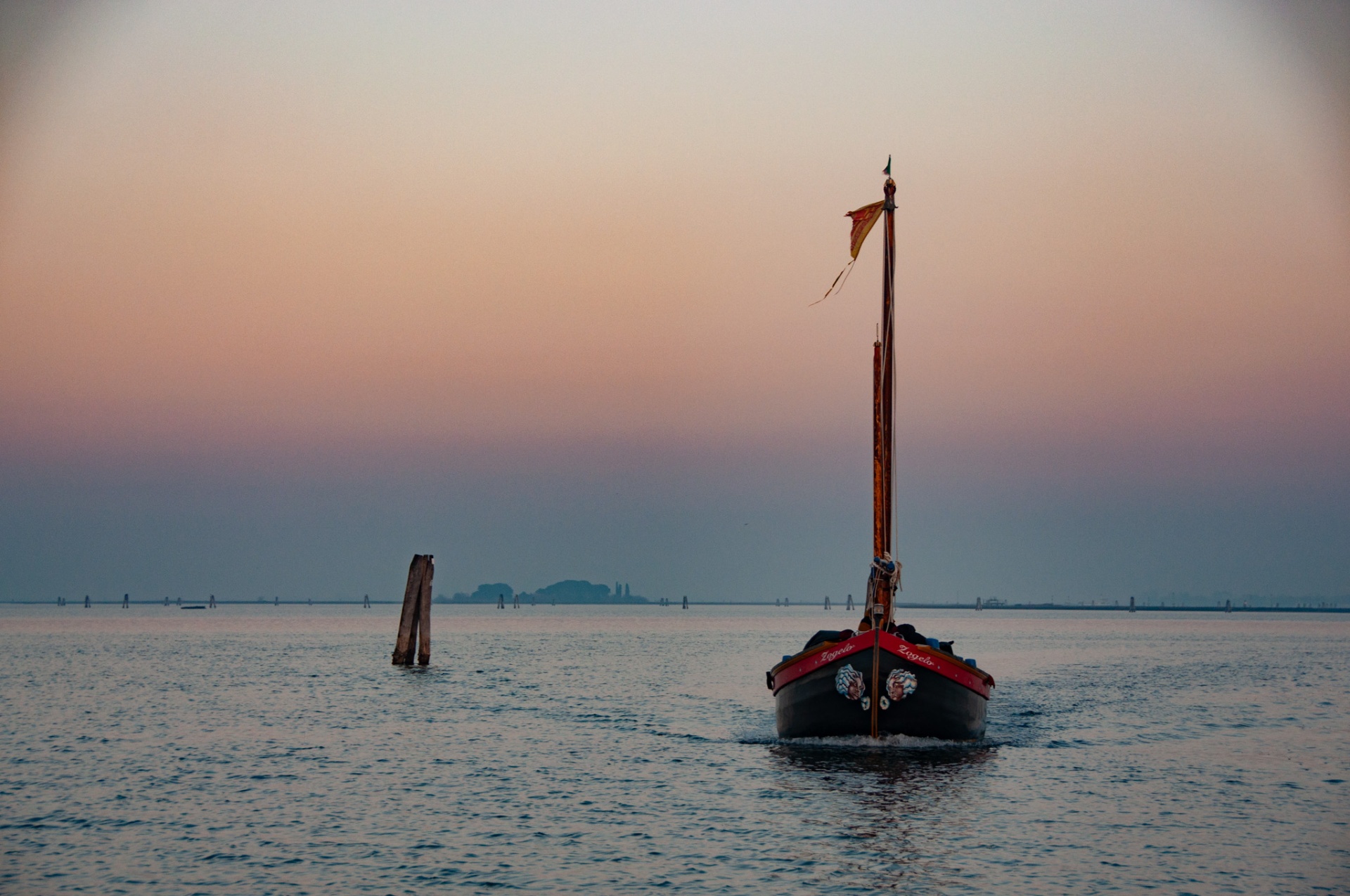 Captain rowing the Bragosso into the Venetian dusk